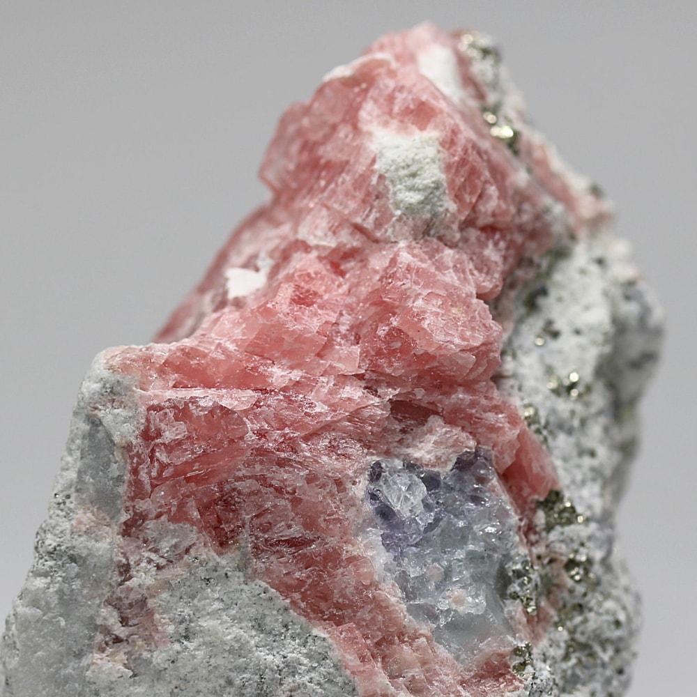 インカローズ結晶原石(ロードクロサイト)/フローライト&パイライト共生(総重量241g)-slide-6