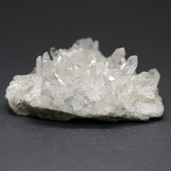 カンチェンジュンガ産ヒマラヤ水晶クラスター（原石124g）(KNCE-CL1243)