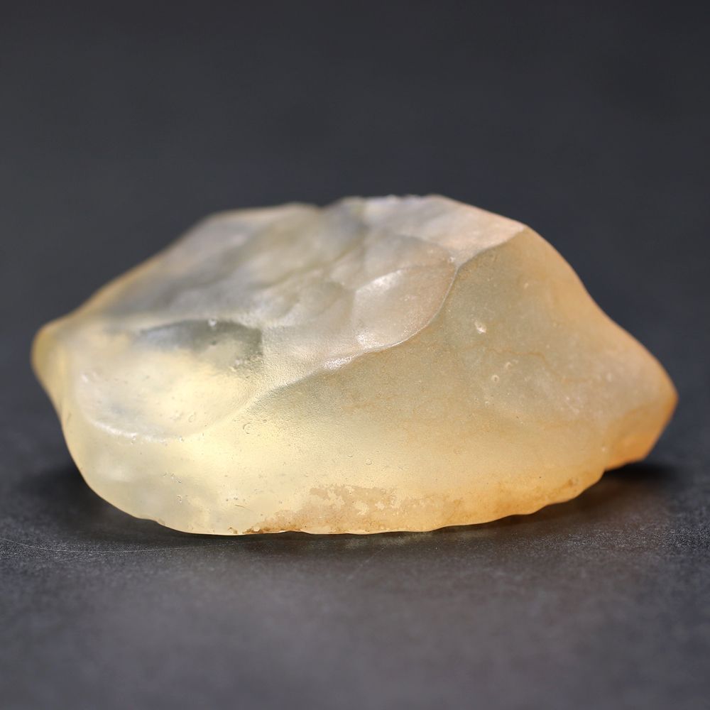[高品質]天然リビアングラス原石（13.2g・特別価格！）