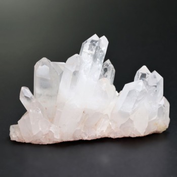 [特別価格/高品質]マダガスカル産水晶クラスター/淡いクリアピンク（原石253g・ウィンドウ＆タイムリンク＆レインボー）(MDGC-CL0253IS)