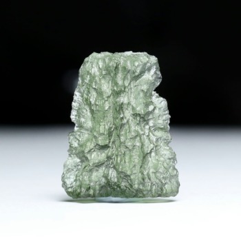 [チェコ共和国産]天然モルダバイト原石（2.6g）(MLDB-RF001IS)