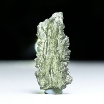 [チェコ共和国産]天然モルダバイト原石（2.3g）(MLDB-RF003IS)