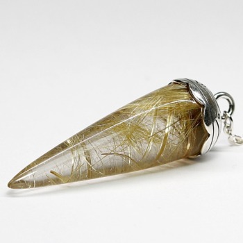 [高品質++]ブラジル産ルチルクォーツペンデュラム（ラウンドタイプ/全長約5.5cm・チェーン長さ約16cm）(MLUT-PD12801IS)