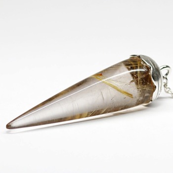 [高品質+]ブラジル産ルチルクォーツペンデュラム（ラウンドタイプ/全長約6.4cm・チェーン長さ約16cm）(MLUT-PD6002IS)