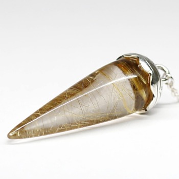 [高品質+]ブラジル産ルチルクォーツペンデュラム（ラウンドタイプ/全長約5.6cm・チェーン長さ約16cm）(MLUT-PD7201IS)