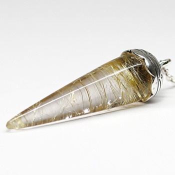 [高品質++]ブラジル産ルチルクォーツペンデュラム（ラウンドタイプ/全長約5.6cm・チェーン長さ約16cm）(MLUT-PD9802IS)