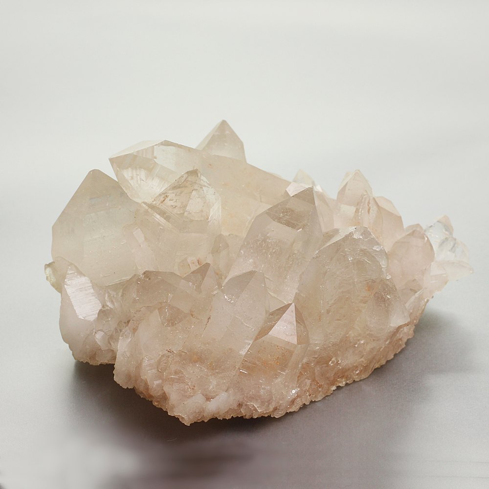 [高品質・マニカラン産]ヒマラヤ水晶クラスター/原石/淡いピンク（特別価格）