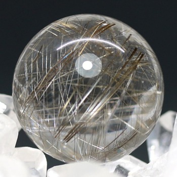 [トップクォリティ]ブラジル産シルバールチルクォーツ丸玉/スフィア（球体直径22.6mm）(SLUT-SP0162IS)