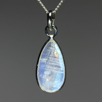 [高品質]ホワイトラブラドライトペンダントトップ/レインボームーンストーン（シルバー925・ペアシェイプラフカット・シルバーカラー）(WTLA-PT001IS)