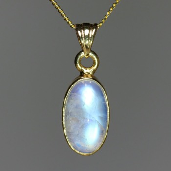 [高品質]ホワイトラブラドライトペンダントトップ/レインボームーンストーン（シルバー925・オーバル・イエローゴールドカラー）(WTLA-PT007IS)