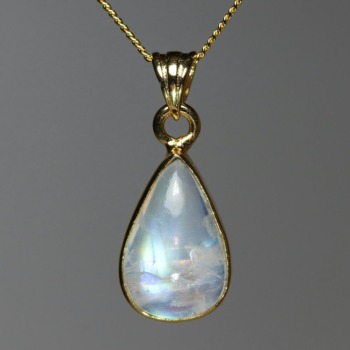 [高品質]ホワイトラブラドライトペンダントトップ/レインボームーンストーン（シルバー925・ペアシェイプ・イエローゴールドカラー）(WTLA-PT010IS)