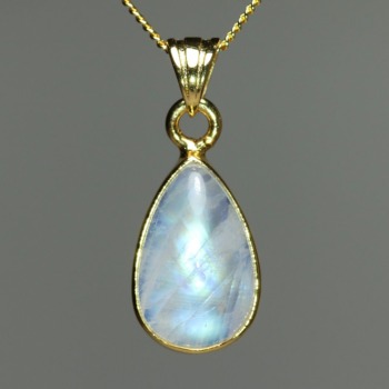 [高品質]ホワイトラブラドライトペンダントトップ/レインボームーンストーン（シルバー925・ペアシェイプ・イエローゴールドカラー）(WTLA-PT015IS)