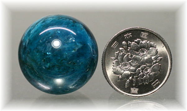 新品 送料無料 M0746 ブルーアパタイト丸玉50mm 200g 天然石 原石 