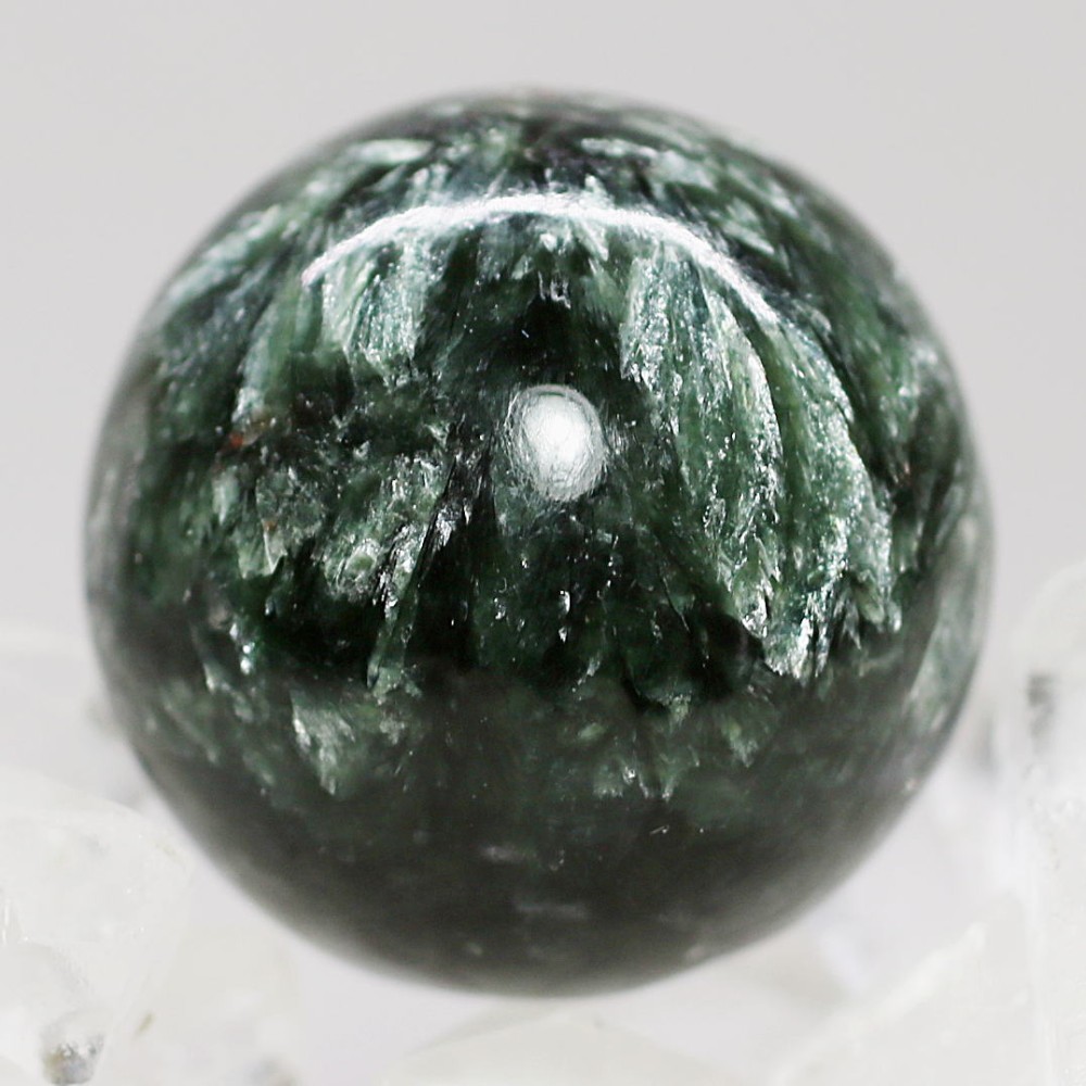 ダークグリーンセラフィナイト丸玉/天然クリノクロアスフィア（直径約25mm）