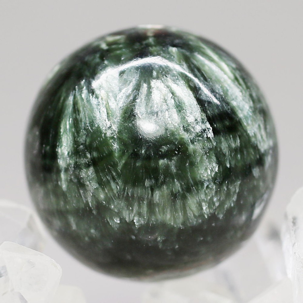 ダークグリーンセラフィナイト丸玉/天然クリノクロアスフィア（直径約26mm）