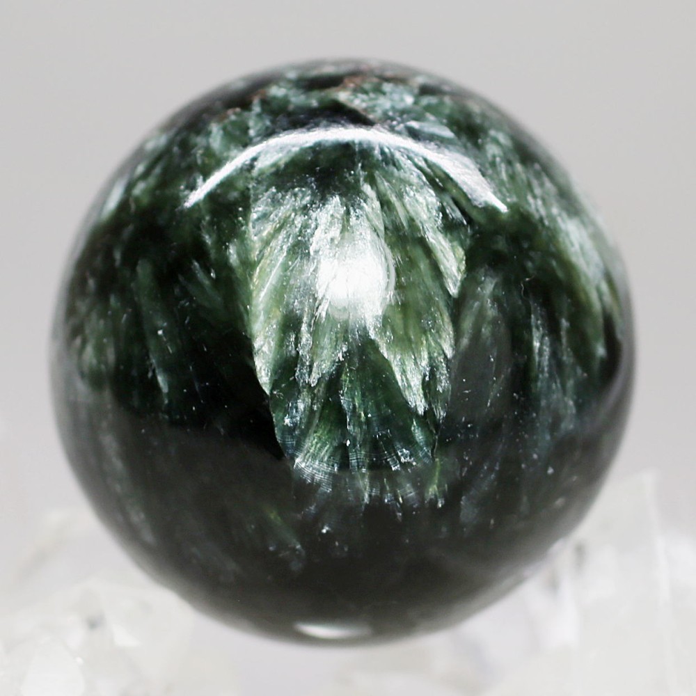 ダークグリーンセラフィナイト丸玉/天然クリノクロアスフィア（直径約35mm）