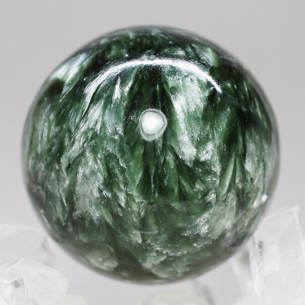 ダークグリーンセラフィナイト丸玉/天然クリノクロアスフィア（直径約32mm）