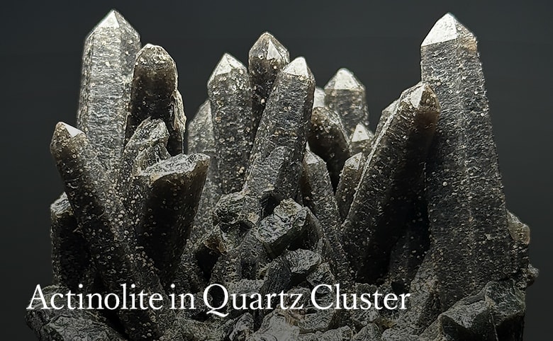 アクチノライトインクォーツクラスターの商品イメージ写真