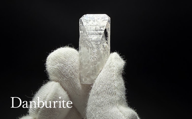 ダンビュライト（ダンブライト）結晶原石 の商品イメージ写真