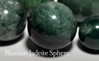 ロシア   ノヴァヤゼムリャ産水晶  No8 ブラジル産]レインボー水晶玉/アイリスクォーツスフィア（丸玉