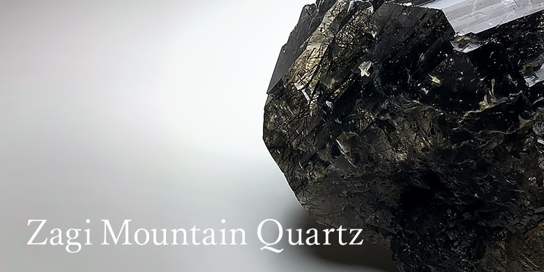 パキスタン/ザギマウンテン産水晶原石ナチュラルポイント | 天然石