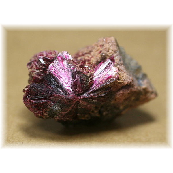 [モロッコ産]コバルト華（Erythrite）