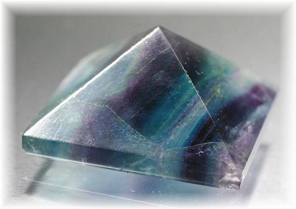 レインボーフローライトピラミッド(FLUORITE-PY109) | 天然石 
