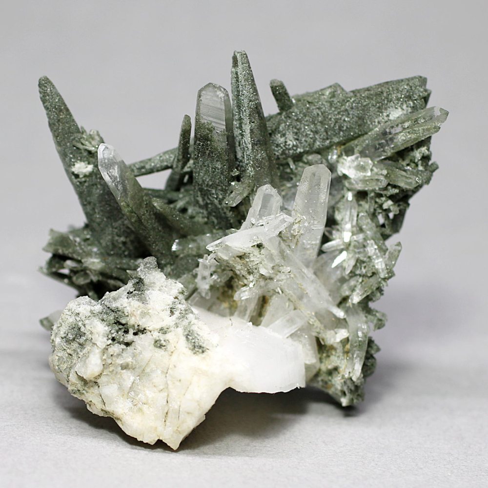 超レア　レインボー　ガネーシュヒマール産　ヒマラヤ　水晶クラスター　原石