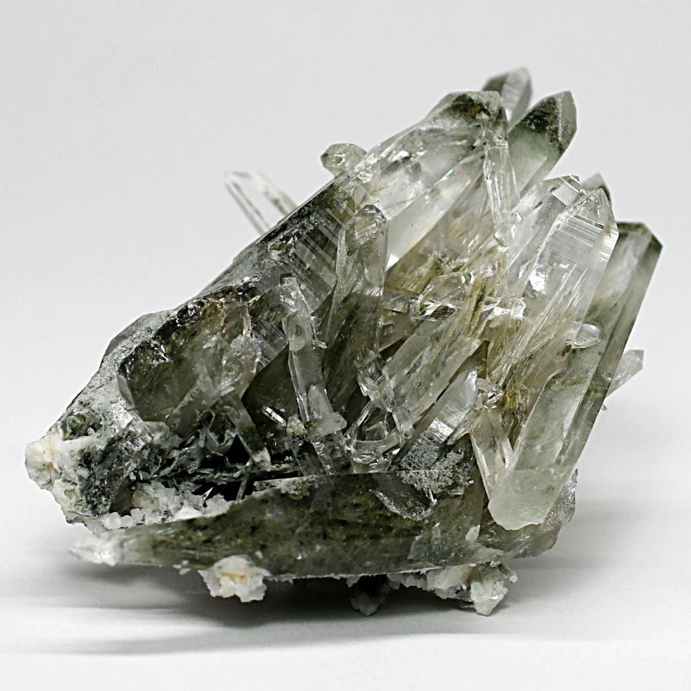 [高品質]ガネッシュヒマール産ヒマラヤ水晶クラスター/角閃石インクルージョン原石（45.5g）