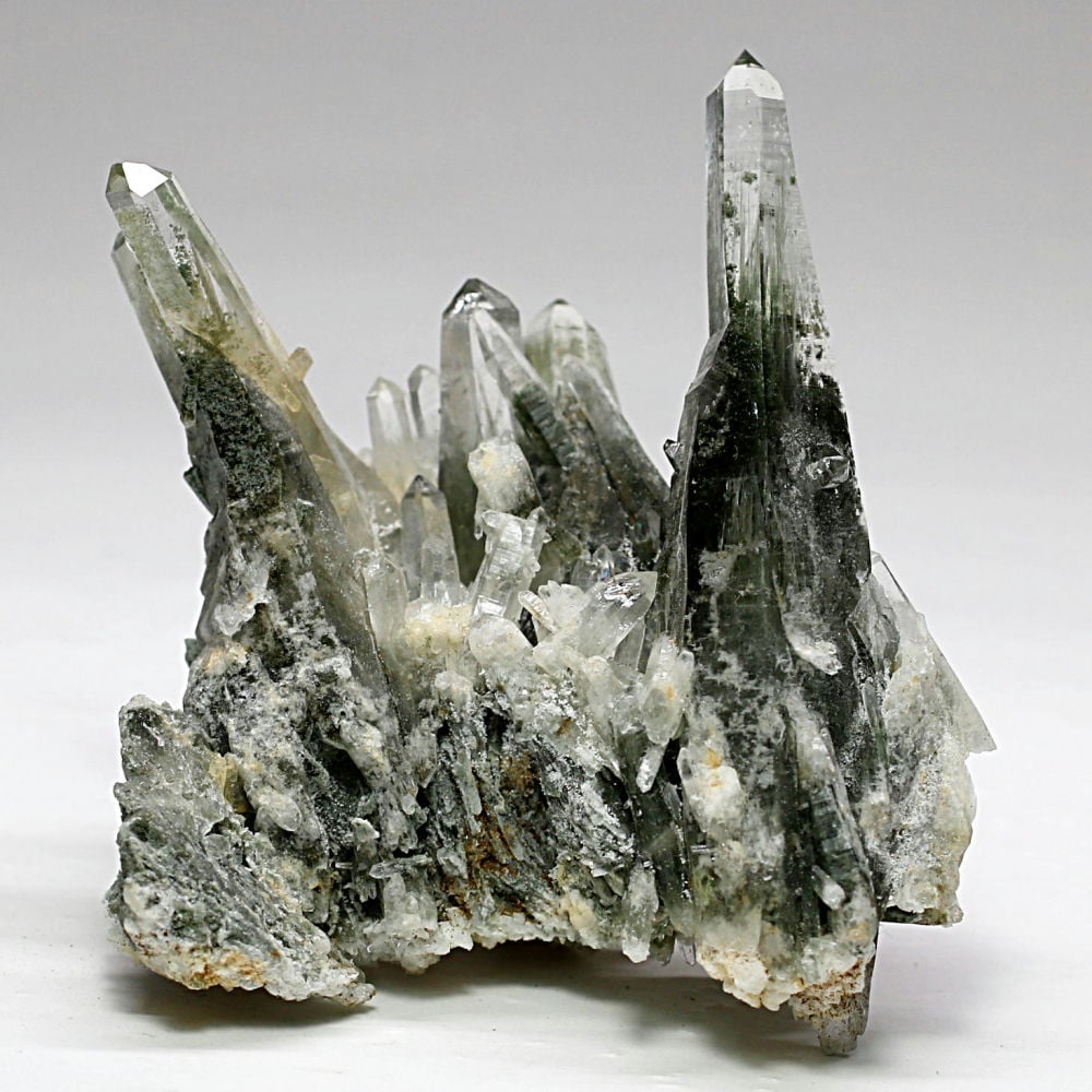 [高品質]ガネッシュヒマール産ヒマラヤ水晶クラスター/角閃石インクルージョン原石（56.7g）