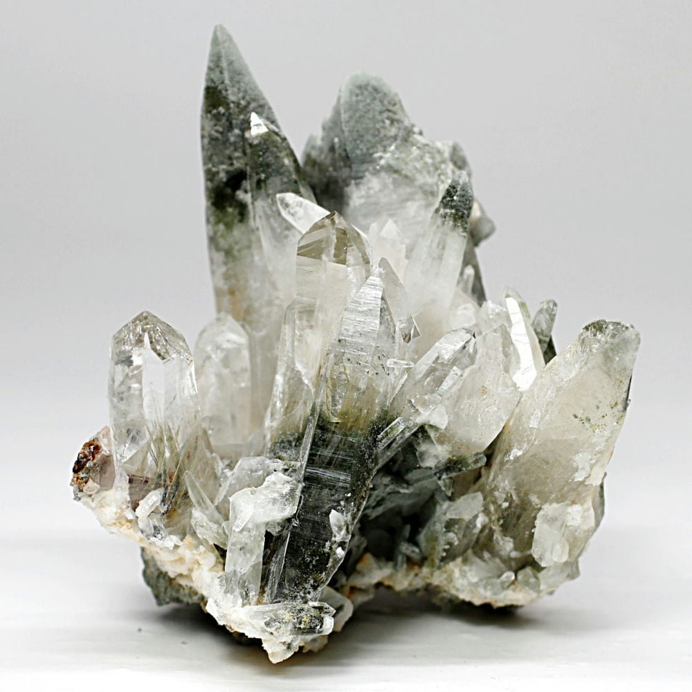 [高品質]ガネッシュヒマール産ヒマラヤ水晶クラスター/角閃石インクルージョン原石（137g）