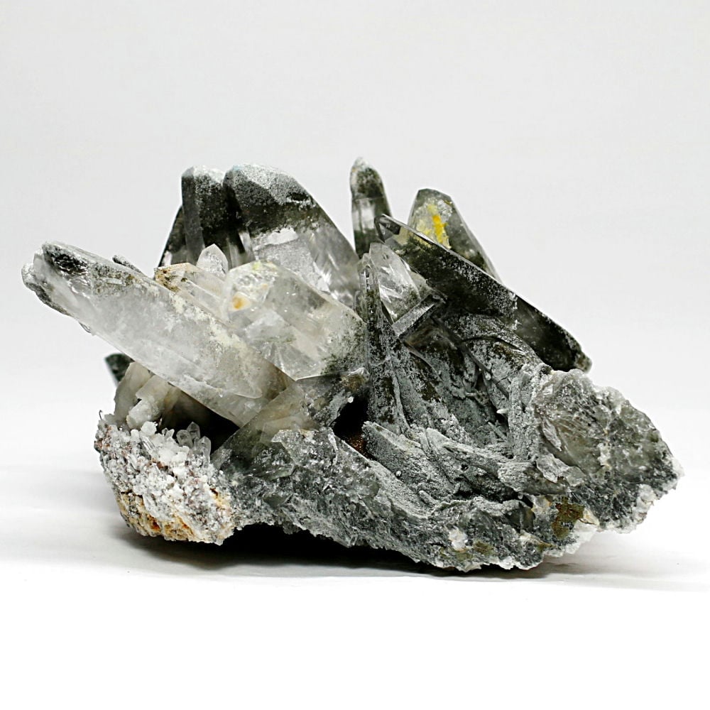 [高品質]ガネッシュヒマール産ヒマラヤ水晶クラスター/角閃石インクルージョン原石（200g）