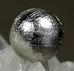 ギベオン隕石1粒売り（10mm）