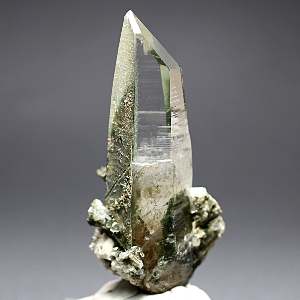 [トップクォリティ]ガネッシュヒマール産ヒマラヤ水晶原石ナチュラルポイント/ほんのりスモーキー
