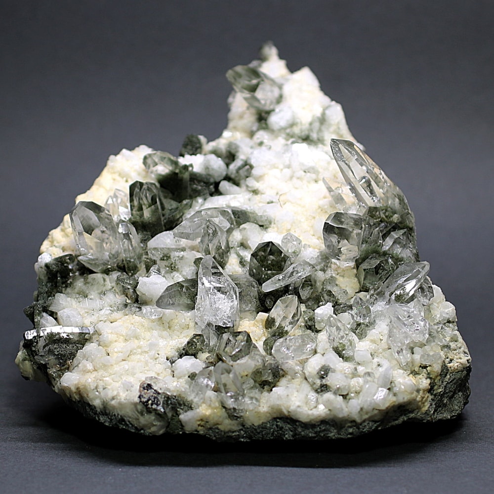 [ガネッシュヒマール産]ヒマラヤ水晶クラスター/中型原石（約1.5kg・特別価格）