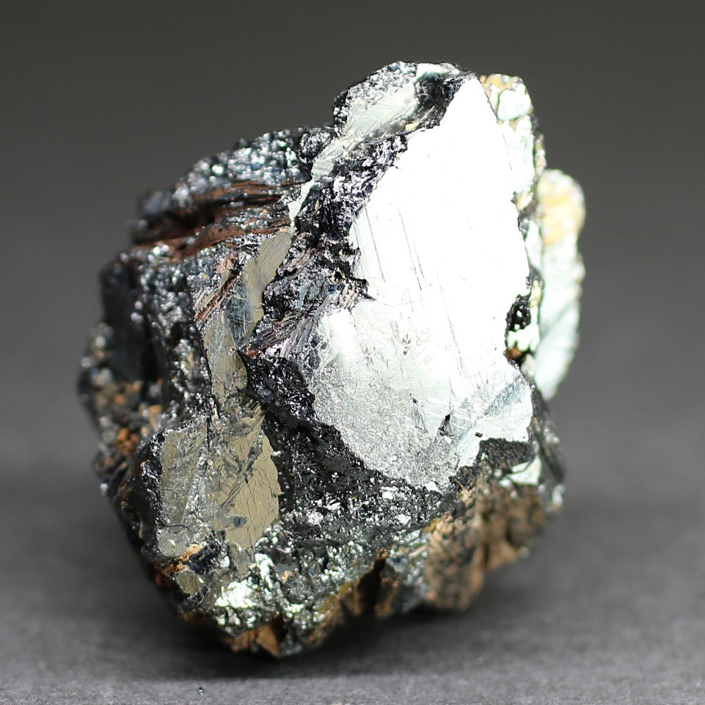 [ブラジル産]イルメナイト/チタン鉄鉱（ルチル共生/結晶原石・66.2g）