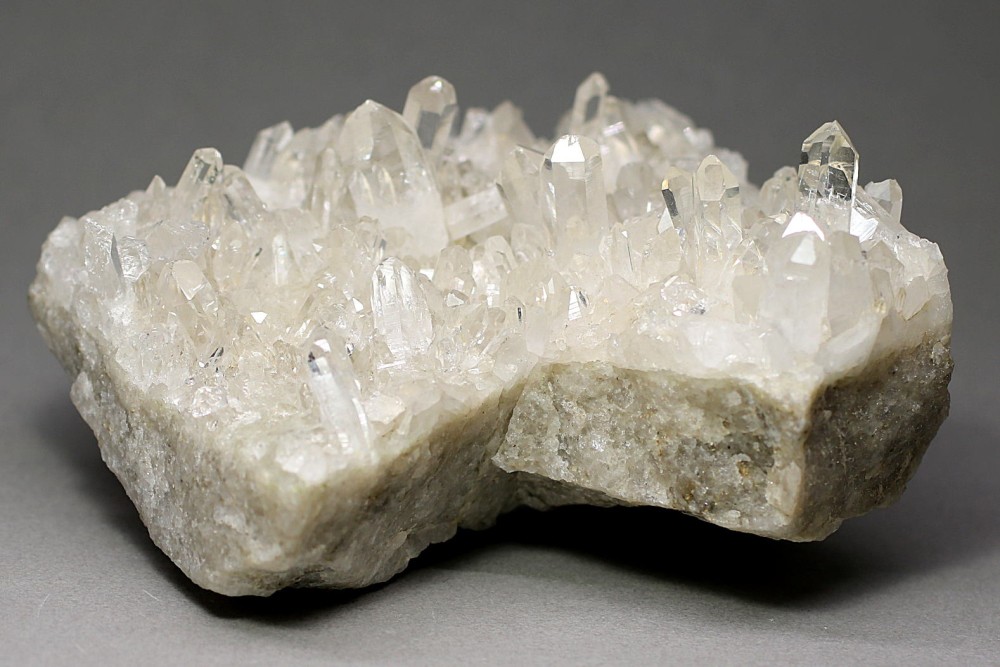 カンチェンジュンガ産]ヒマラヤ水晶クラスター/原石（透明度高い細かな 