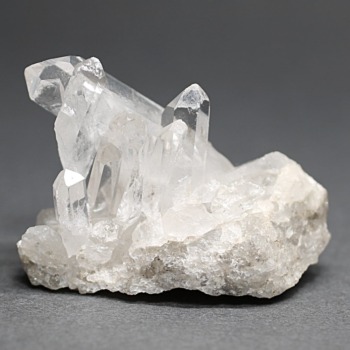 カンチェンジュンガ産ヒマラヤ水晶クラスター（ミニサイズ原石39.5g）(KNCE-CL0395IS)