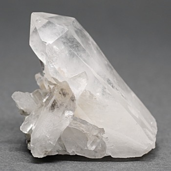 カンチェンジュンガ産ヒマラヤ水晶クラスター（ミニサイズ原石48.6g）(KNCE-CL0486IS)