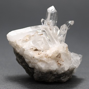 カンチェンジュンガ産ヒマラヤ水晶クラスター（ミニサイズ原石52.4g）(KNCE-CL0524IS)