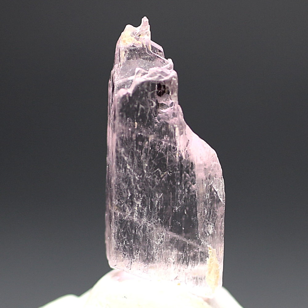 [アフガニスタン産]ピンククンツァイト結晶原石（非加熱未着色/5.7g）