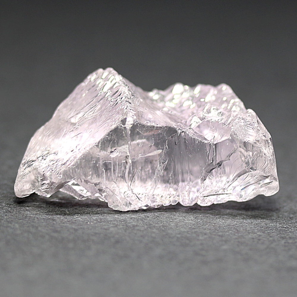[アフガニスタン産]ピンククンツァイト結晶原石（非加熱未着色/15.1g）
