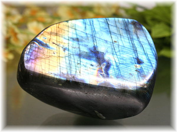マダガスカル産]ラブラドライト磨き原石（置物）(LABRADORITE