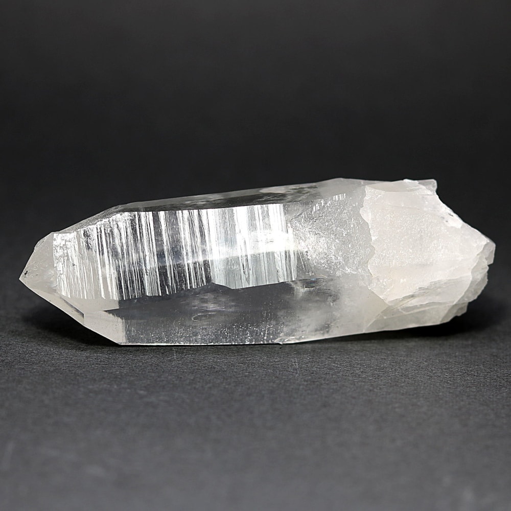 [高品質]ネパール/マカルー産ヒマラヤ水晶原石（ナチュラルポイント）