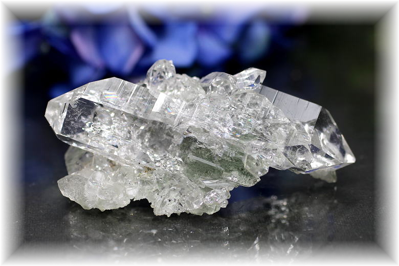 インド・マニハール産]ヒマラヤ水晶クラスター原石（クローライトイン
