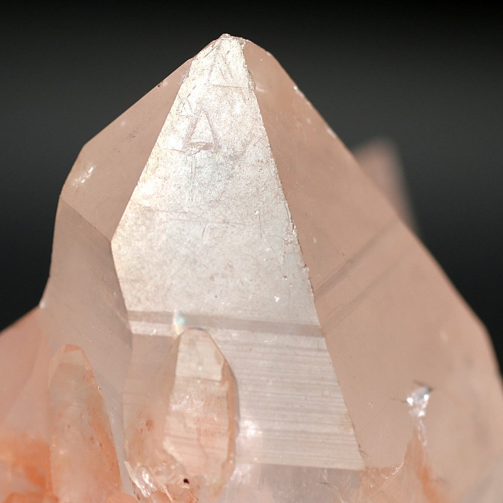 インド/マニカラン産]ヒマラヤ水晶クラスター（特別価格・ピンク・レコードキーパー）(MNH-P1240IS) | 天然石・パワーストーン  Infonix（インフォニック）