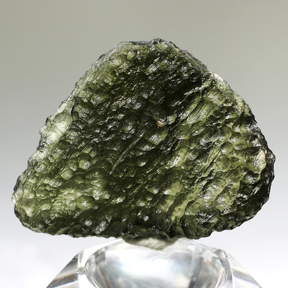 [高品質・チェコ共和国産]天然モルダバイト原石（希少な大きめサイズ）