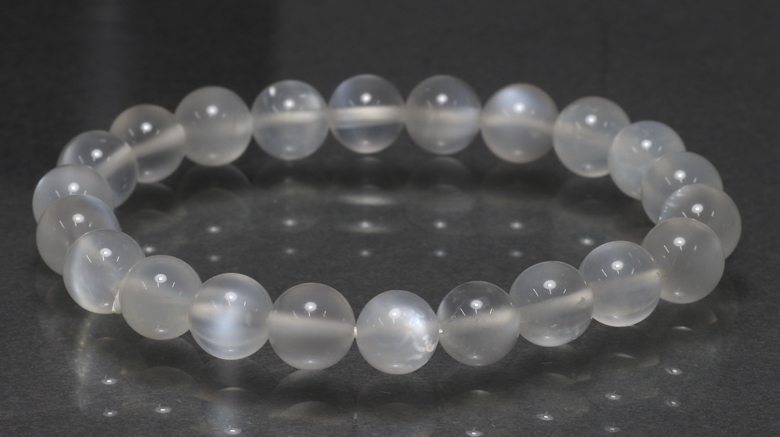 「お問い合わせ商品」ホワイトムーンストーン 1粒・水晶平カット2粒