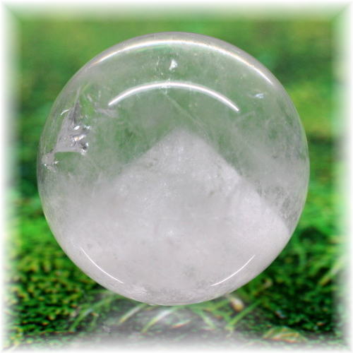 [マダガスカル産]ホワイトスノーファントム水晶丸玉/スフィア（直径28.4mm）