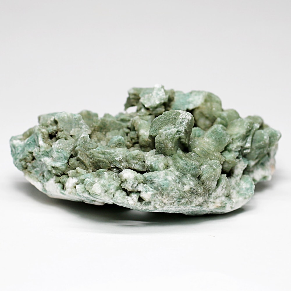[インド/プネー産]グリーンヒューランダイト共生スティルバイト原石クラスター（緑色輝沸石/束沸石）